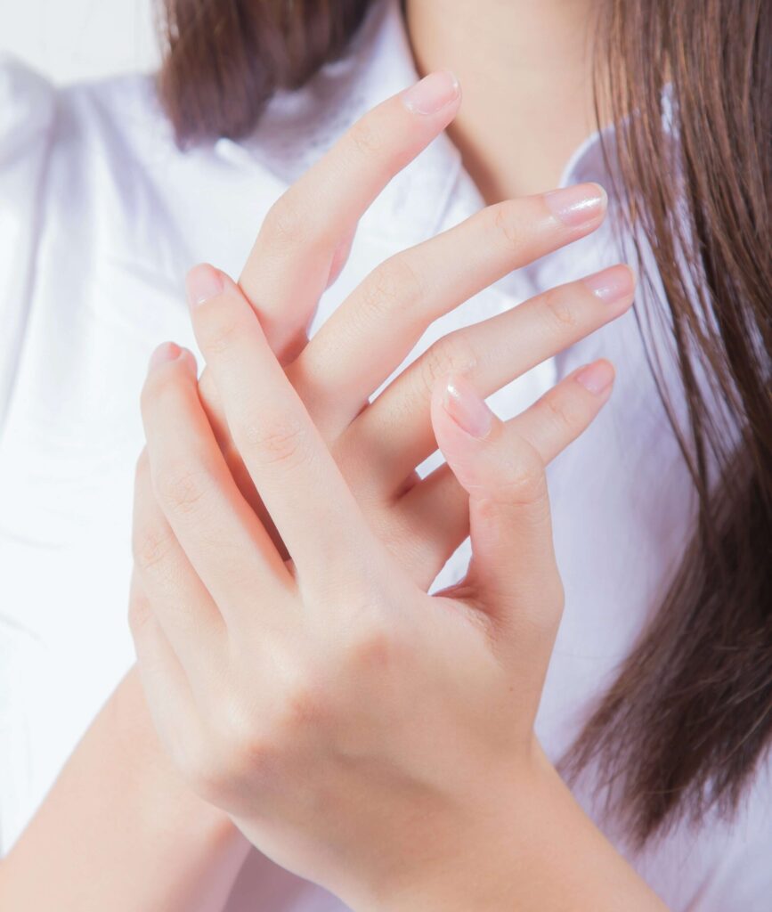 転職面接前の身だしなみチェック｜清潔感ある手元と爪のケア